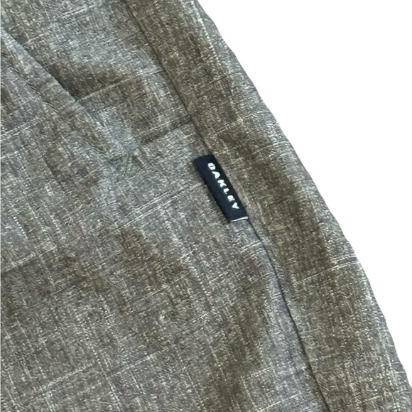 Oakley Men’s Olive Gray Casual Tech Shorts Size 38 Regular Fit Minimalist - Picture 3 of 4